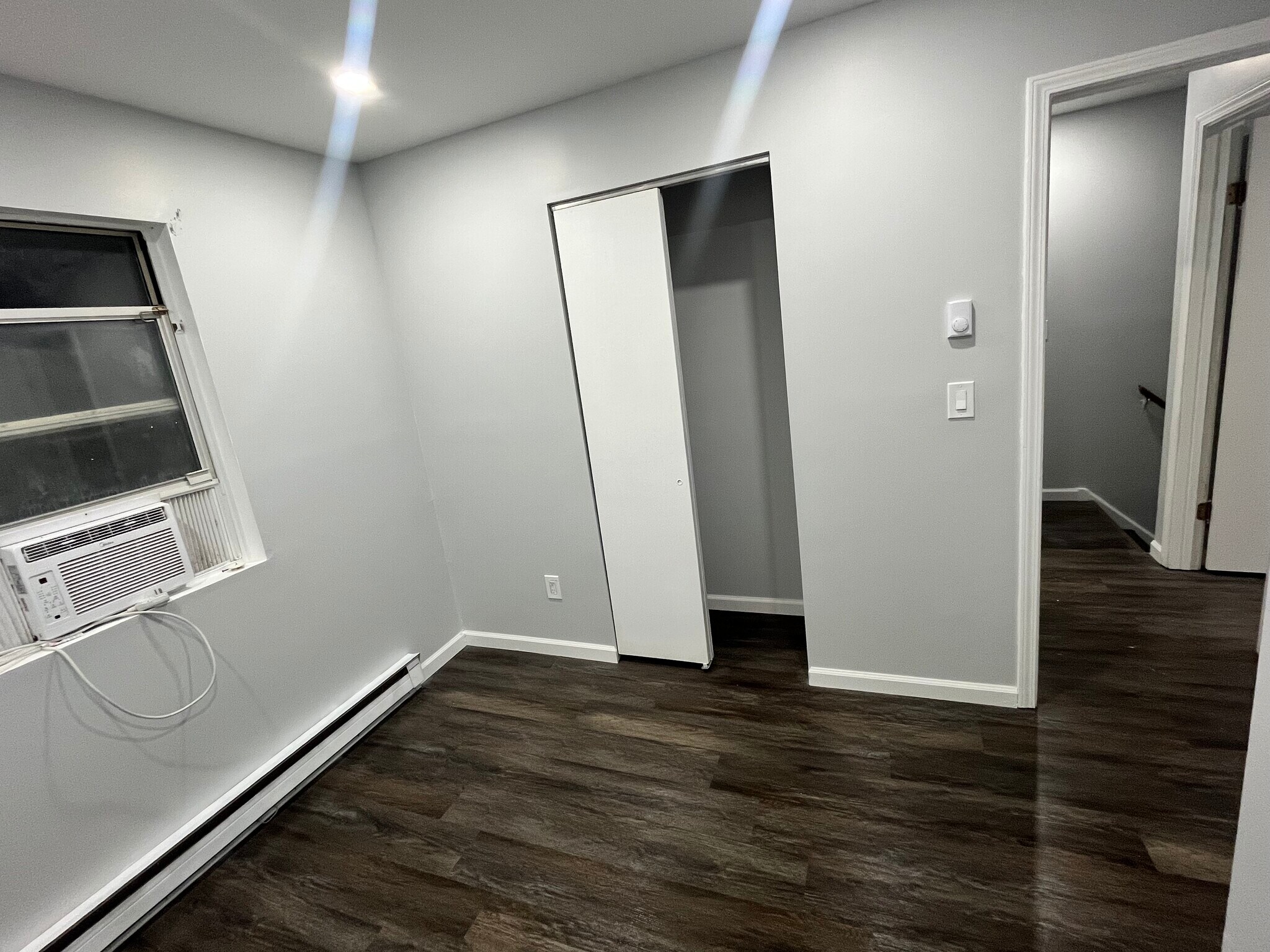 Building Photo - 11 Limerick Dr E