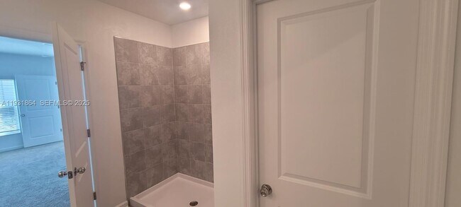 Building Photo - 2031 Punch Bowl Ave