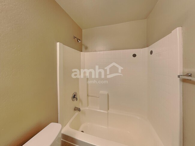 Building Photo - 11337 W Lincoln St