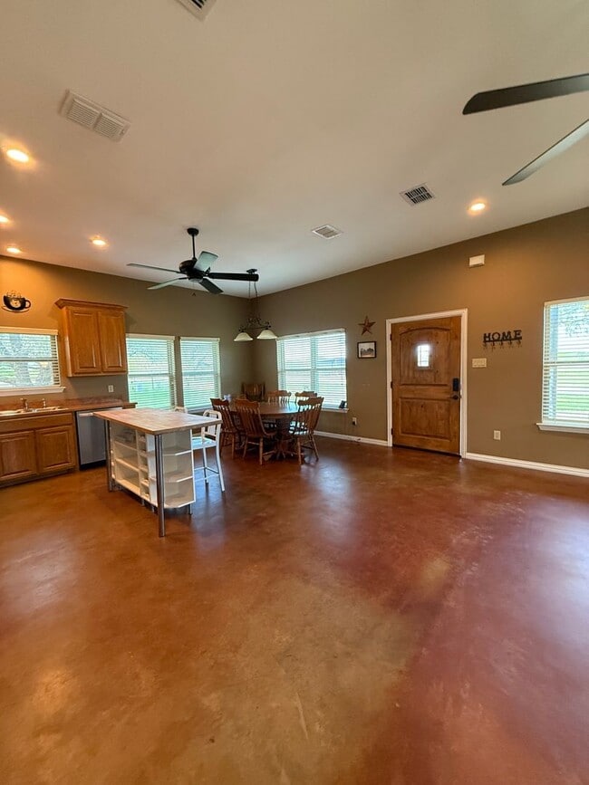 Building Photo - Acreage - HORSE PROPERTY - Peaceful Country Living