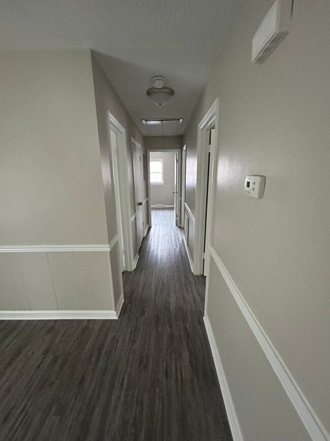 Building Photo - 3 bedroom, two bath home for rent