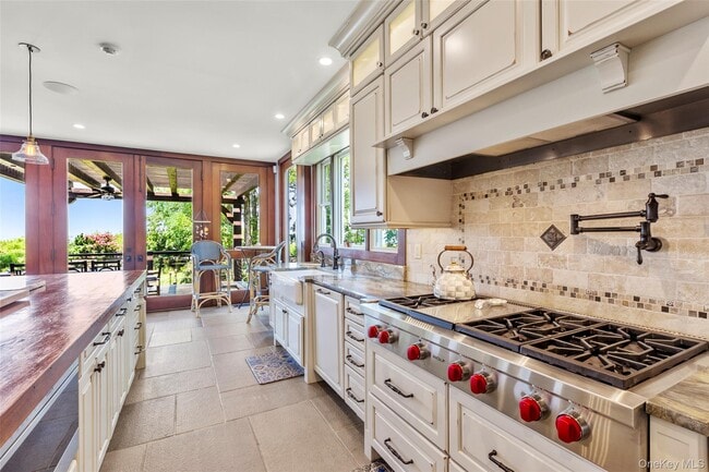 Building Photo - 16 Old Field Woods Rd