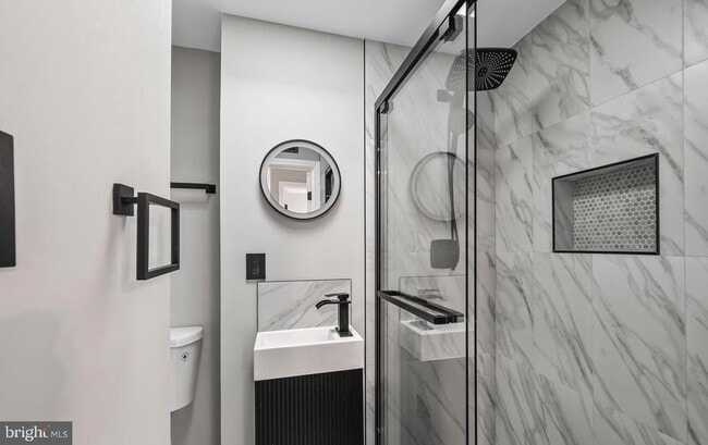 Building Photo - 1527 N Colonial Terrace