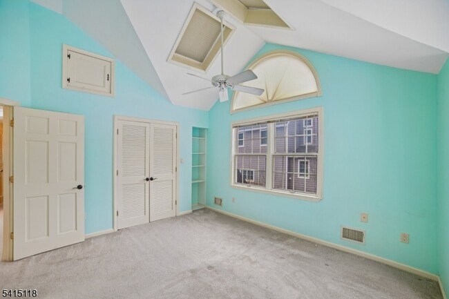 Building Photo - 10 Great Hills Terrace