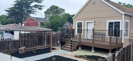 Building Photo - 720-722s