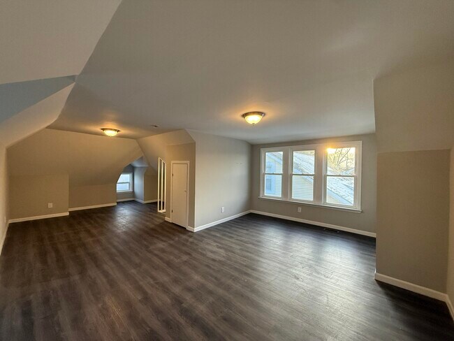 Building Photo - 349 Westminster St