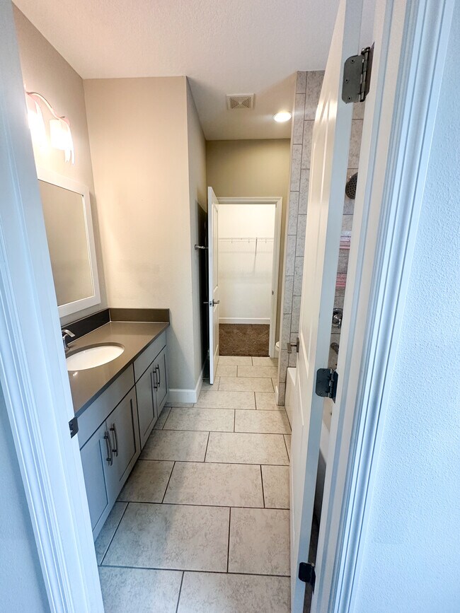 Building Photo - Longwood Townhouse