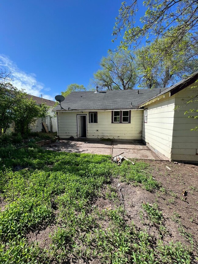 Building Photo - 4 Bedroom, 2 Bathroom Home - Located near Oregon Tech and Sky Lakes!