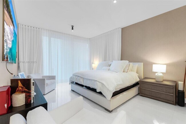 Building Photo - 300 Biscayne Blvd Way