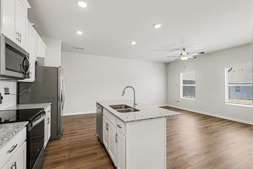 Building Photo - 6386 Sundowner Pl SW