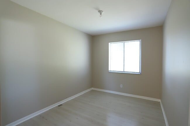 Building Photo - 101 Shoreview Dr