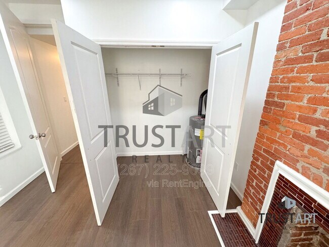 Building Photo - 910 N 41st St