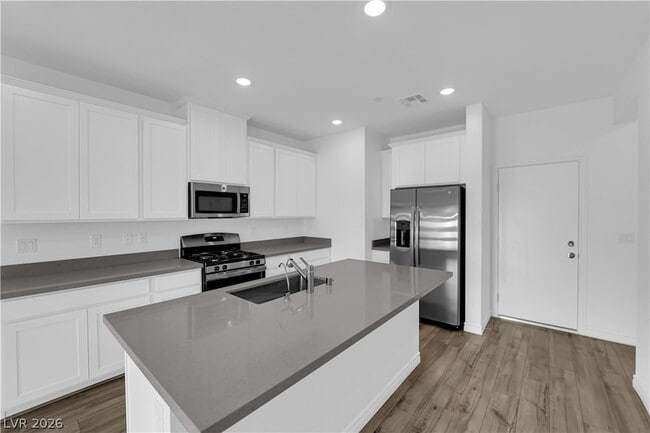 Building Photo - 600 N Carriage Hill Dr