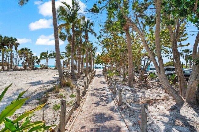 Building Photo - 6708 Sarasea Cir