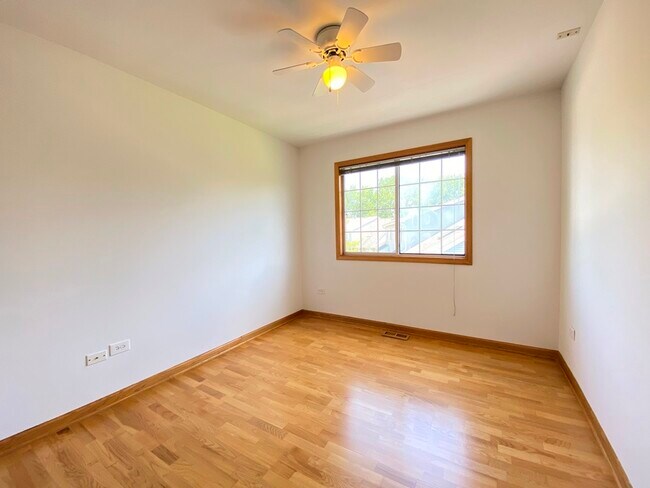 Building Photo - 3503 Willowview Ct