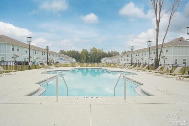 Building Photo - 1435 Iroquois Ct