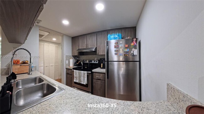 Building Photo - 8120 Geneva Ct