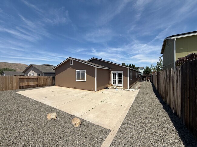 Building Photo - Adorable home in North Valleys