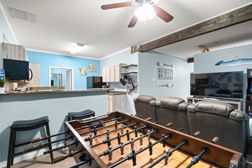 Building Photo - 306 Pine St S