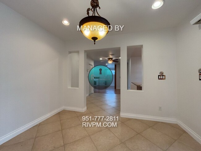 Building Photo - Charming 3-Bedroom Pool Home for Rent in R...