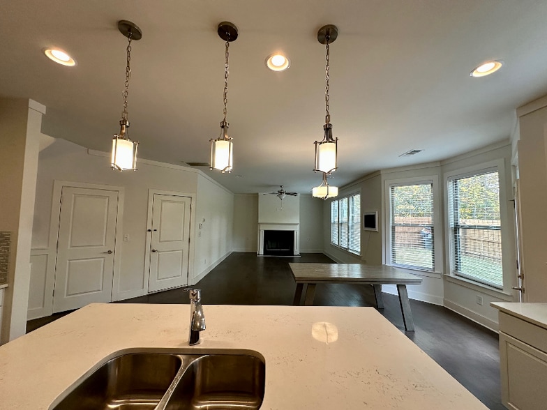 Building Photo - 987 Halletts Peak Pl