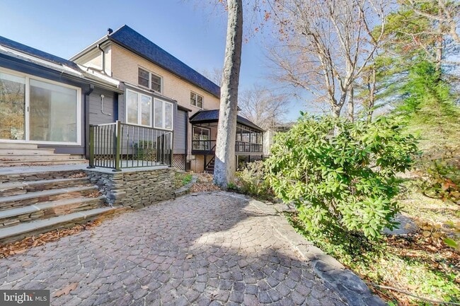 Building Photo - 4001 N Ridgeview Rd