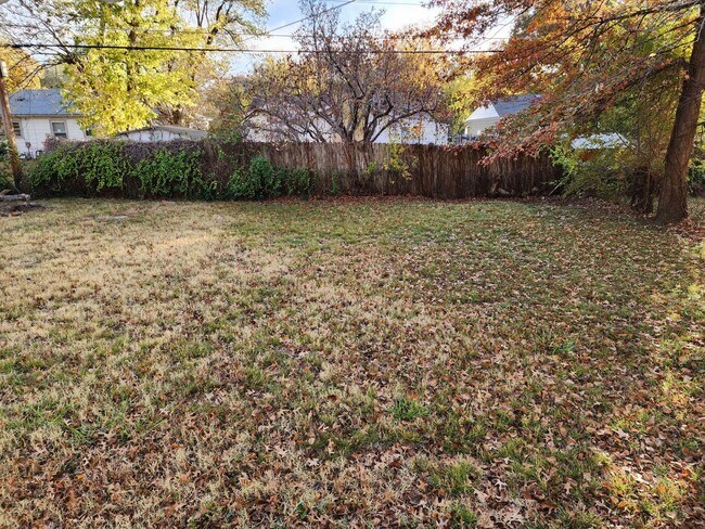 Building Photo - 626 S Edgemoor Dr