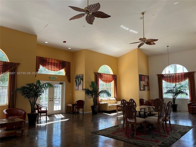 Building Photo - 350 Palm Cir W