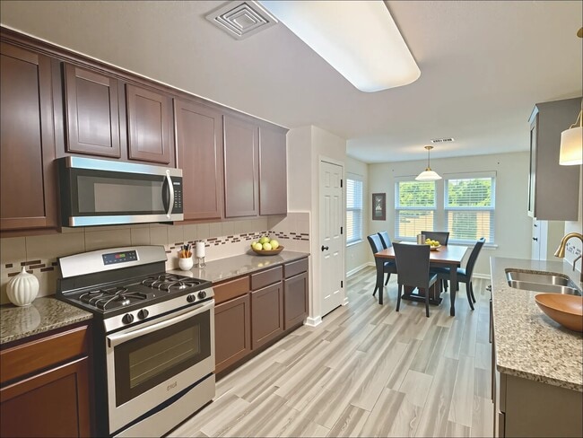 Building Photo - 1205 Quarterhorse Dr