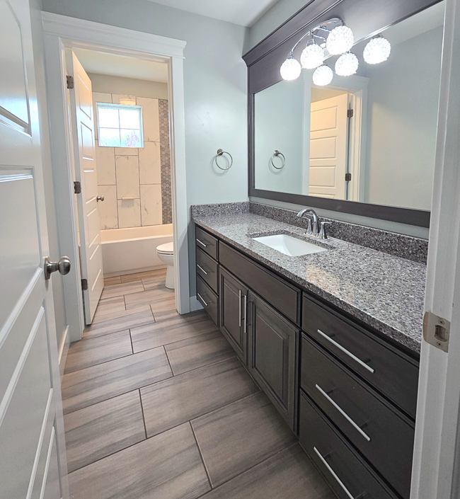 Building Photo - Gorgeous 6 Bedroom, 3 Bathroom Home in Mountain Bend in Ammon - By Real Property Management