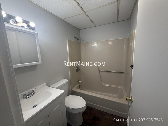 Building Photo - 385 Pine St