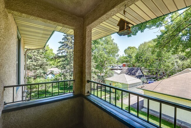 Building Photo - Recently Renovated 4-Bed Close to Macalester, St Thomas, Concordia & St Kate's!