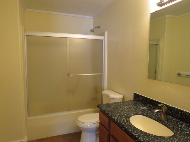 Building Photo - 5 Bed/ 3 Bath/ 3 Car Garage Gorgeous Executive Home in Coveted Castlewood Subdivision