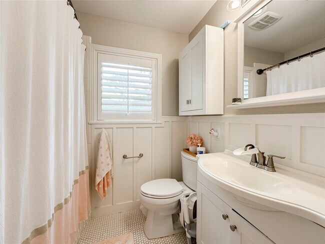 Building Photo - 3107 Broadmead Dr