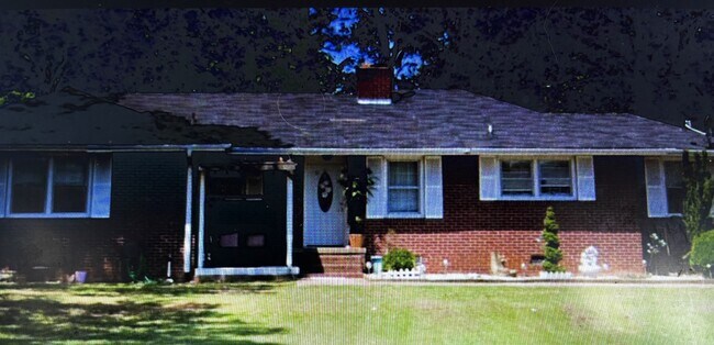 Building Photo - 3005 E North Ave