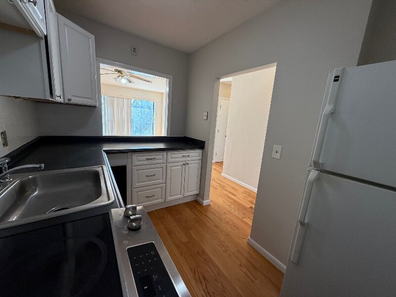 Building Photo - 44 Maple St