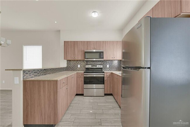 Building Photo - 19 Carlisle Ave