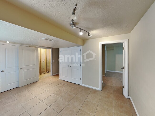 Building Photo - 2204 N 1960 W