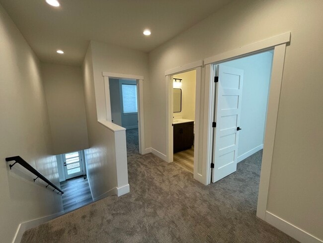 Building Photo - 513 Spaniel Ln