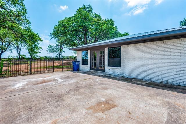 Building Photo - 2215 Lake Sharon Dr