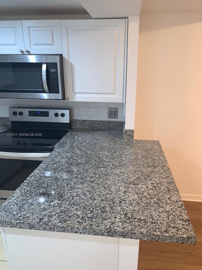 Building Photo - 8290 Lake Dr