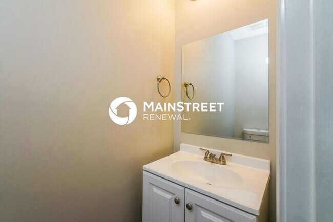 Building Photo - 4 Bedroom Pet-Friendly Home in JEFFERSONVILLE, IN with Main Street Renewal