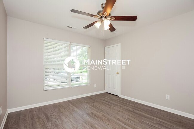 Building Photo - 4 Bedroom Pet-Friendly Home in Charlotte, ...