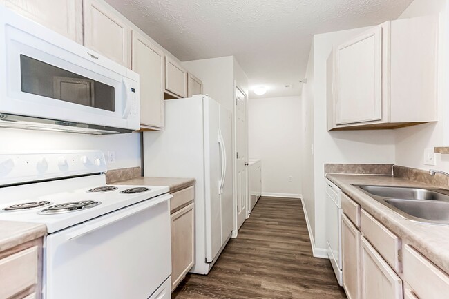 One Bedroom - 1 Bed / 1 Bath - 886 Sq.Ft. - The Overlook