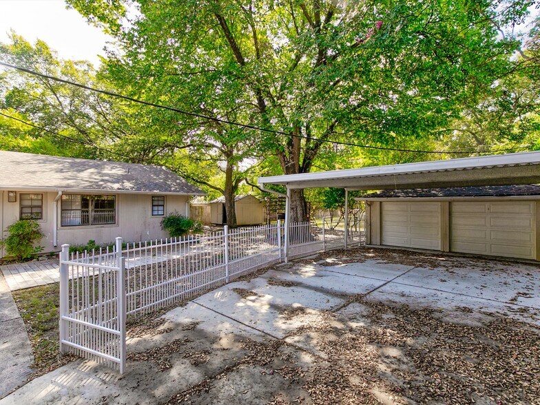 Building Photo - 3727 W Biddison St