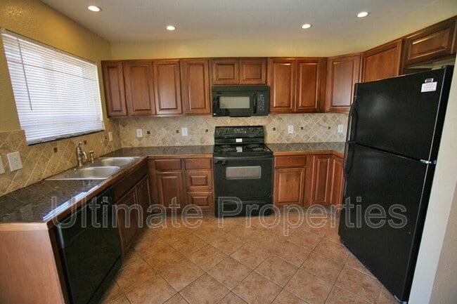 Building Photo - 4705 N 84th Dr