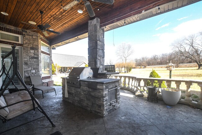 Building Photo - 21685 Merion Ct