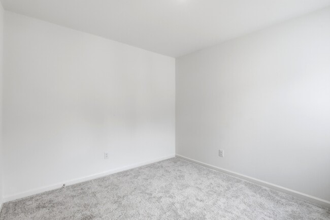 Building Photo - 10608 Brookside Reserve Rd