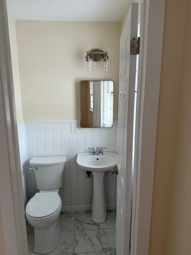 Building Photo - 60 Red Coach Dr