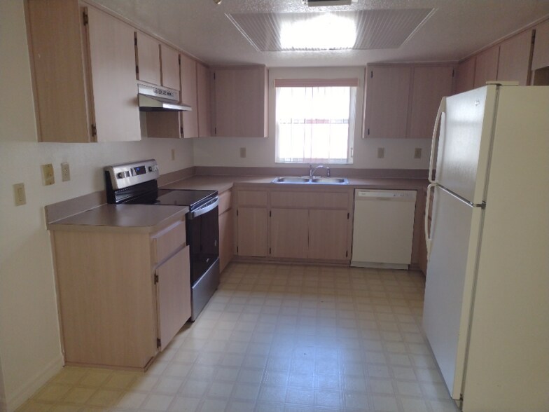 Building Photo - 7429 Mead Dr